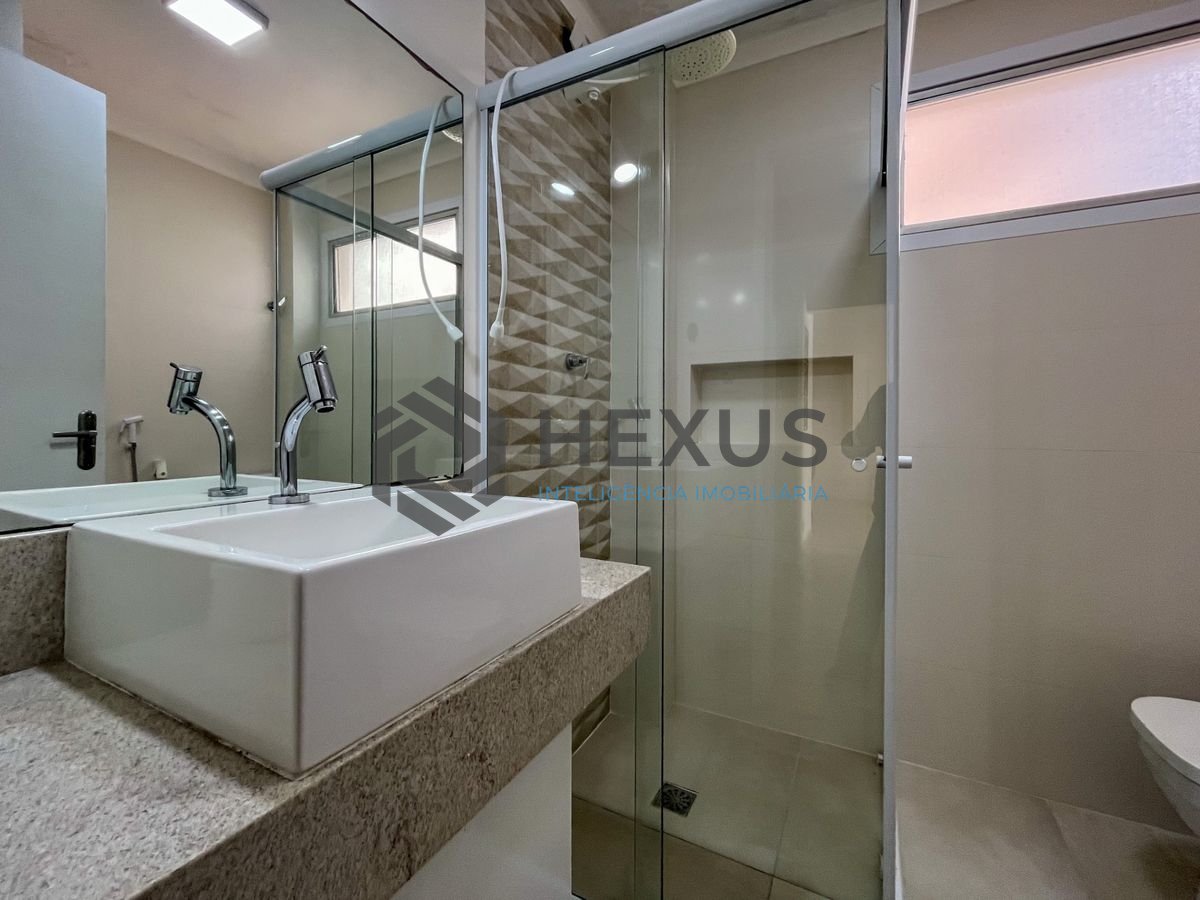 Foto 23 de Apartamento com varanda e lazer nas Pitangueiras, Guarujá