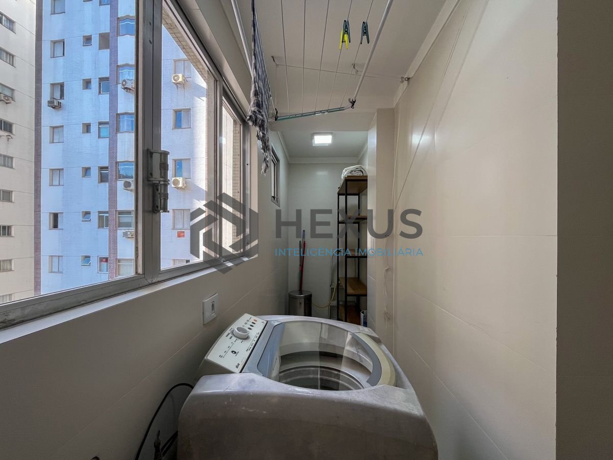 Foto 32 de Apartamento com varanda e lazer nas Pitangueiras, Guarujá