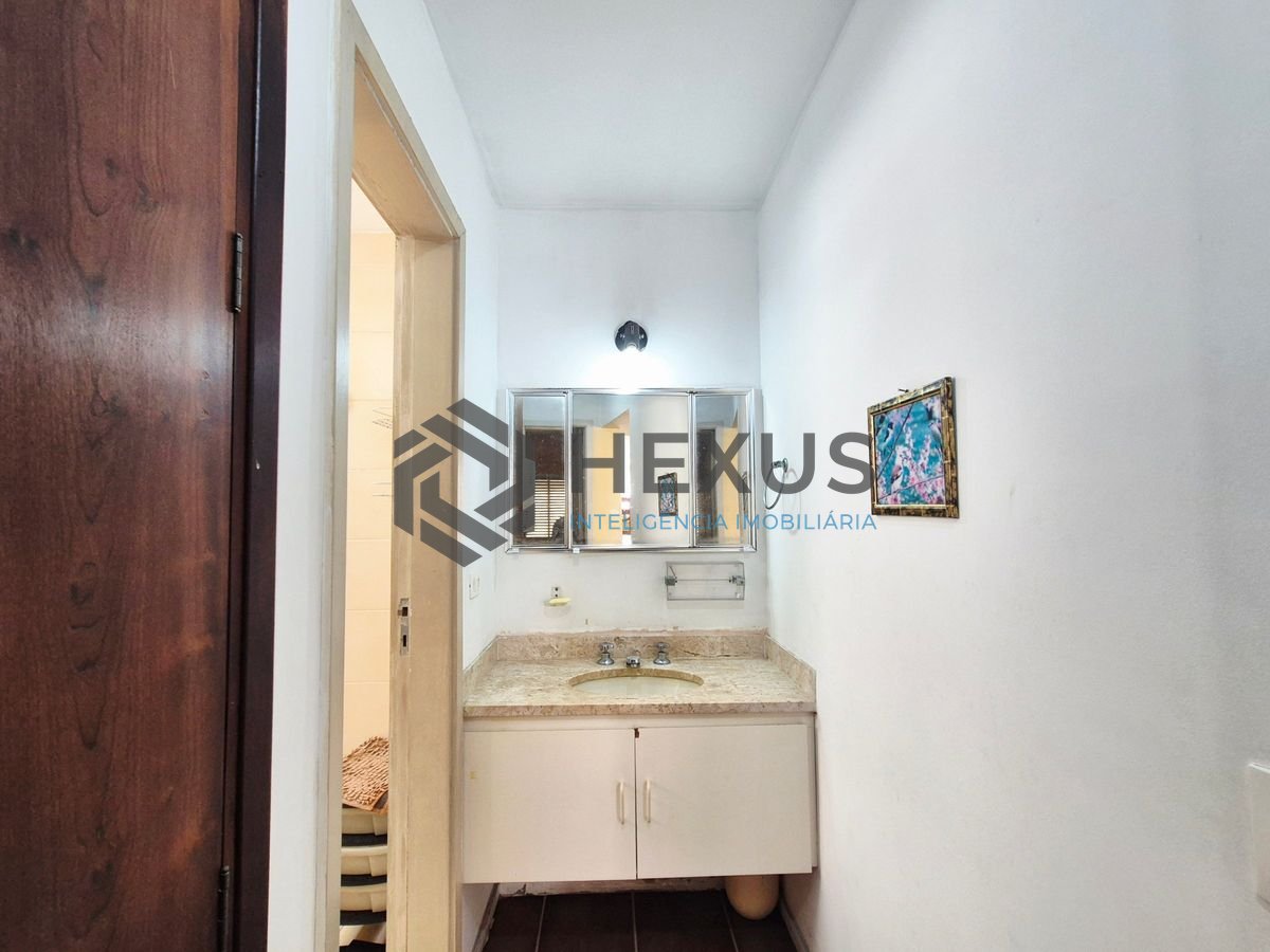 Foto 15 de Apartamento com varanda e lazer a 2 quadras da praia nas Pitangueiras, Guarujá