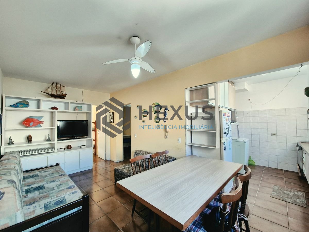 Foto 5 de Apartamento com varanda e lazer a 2 quadras da praia nas Pitangueiras, Guarujá