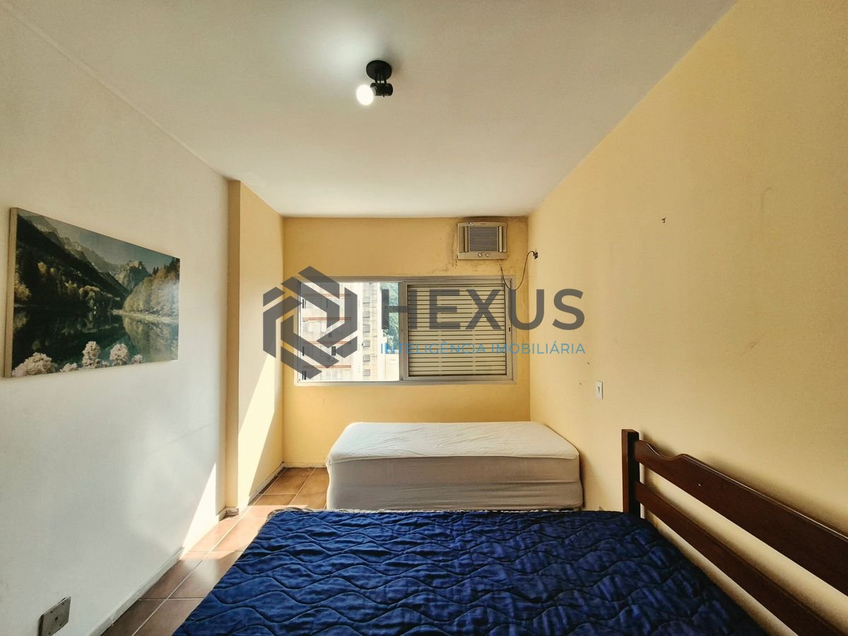 Foto 13 de Apartamento com varanda e lazer a 2 quadras da praia nas Pitangueiras, Guarujá