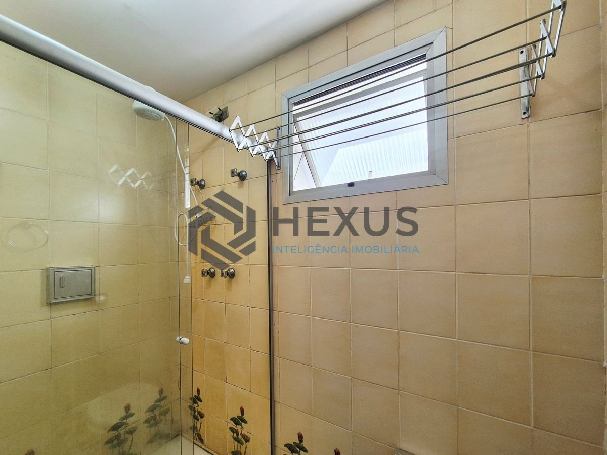 Foto 18 de Apartamento com varanda e lazer a 2 quadras da praia nas Pitangueiras, Guarujá
