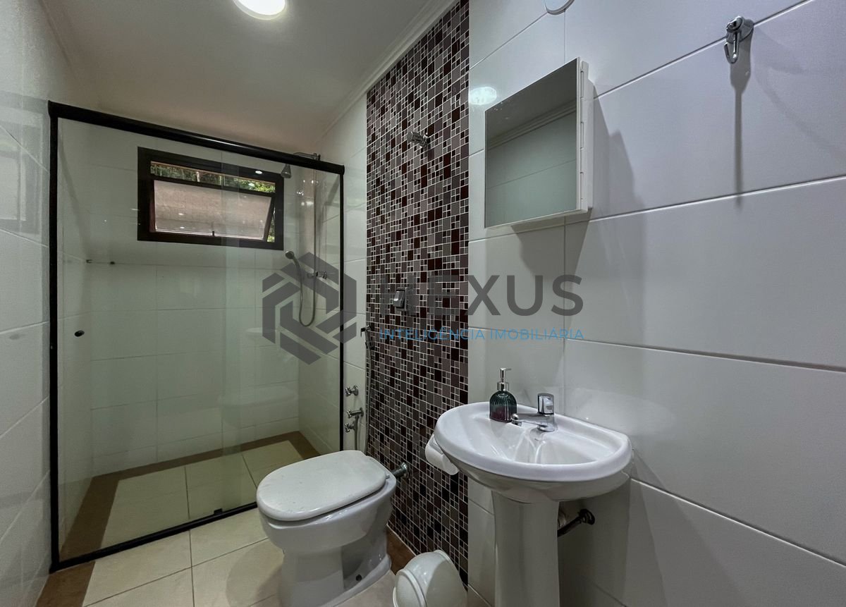 Foto 22 de Apartamento com varanda e lazer nas Pitangueiras, Guarujá