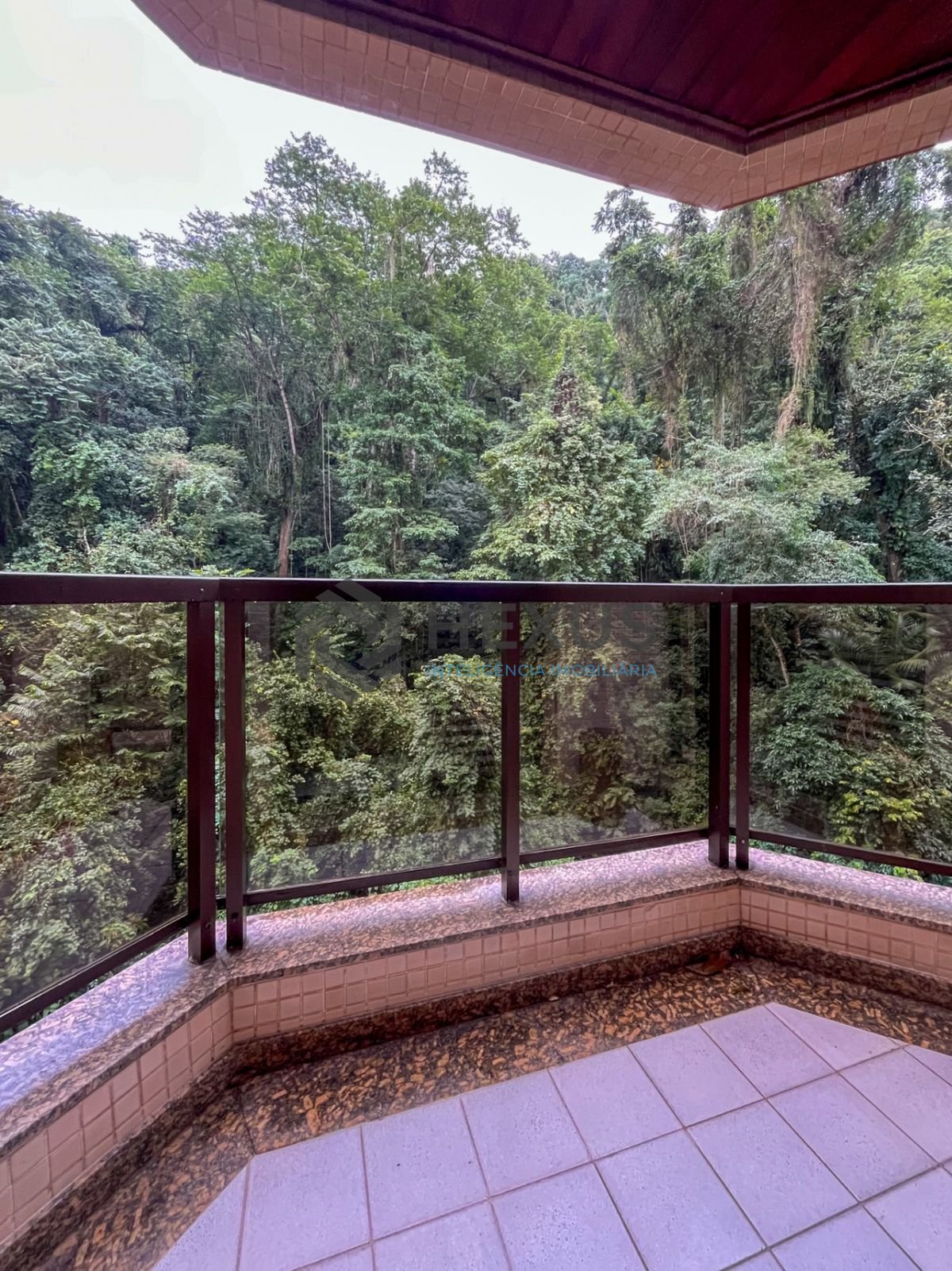 Foto 29 de Apartamento com varanda e lazer nas Pitangueiras, Guarujá