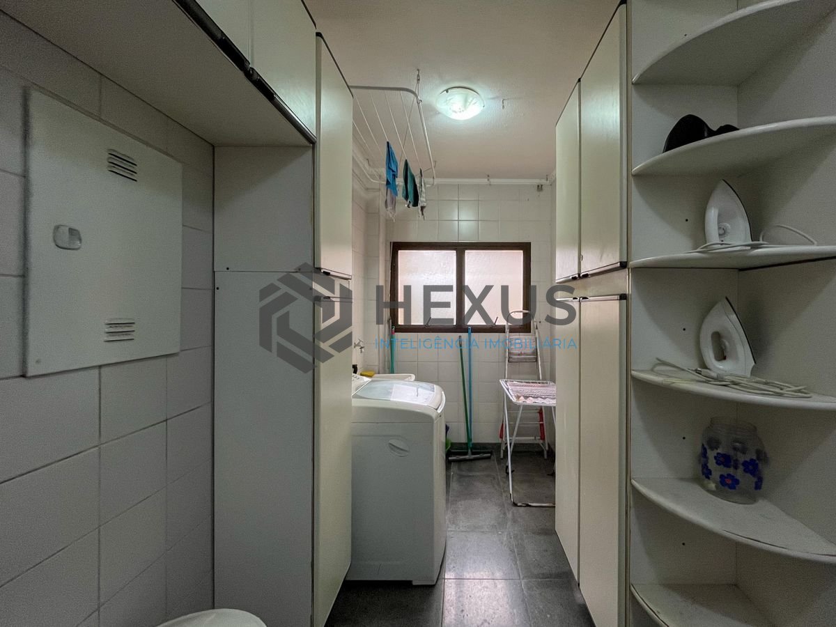 Foto 36 de Apartamento com varanda e lazer nas Pitangueiras, Guarujá