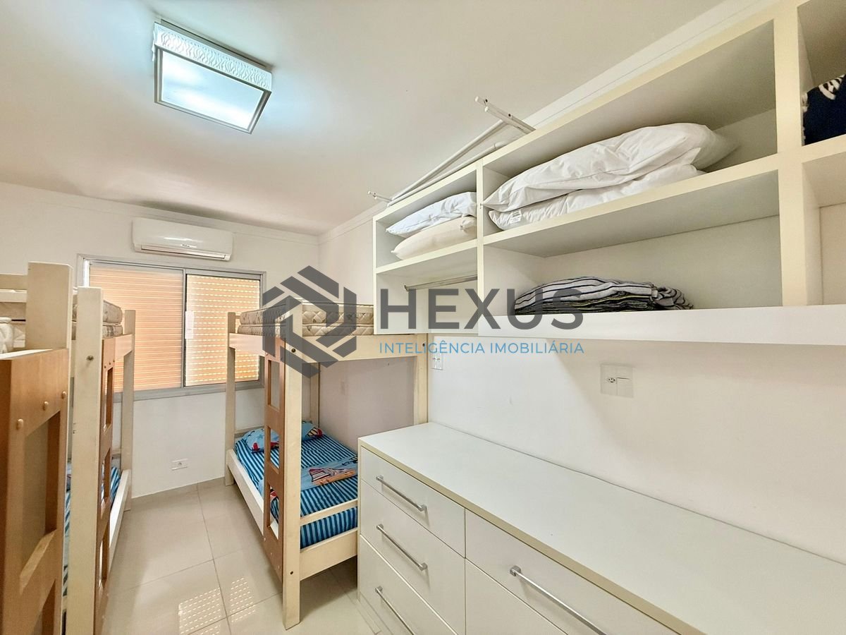 Foto 23 de Apartamento reformado com varanda e lazer a 150m da praia na Enseada, Guarujá
