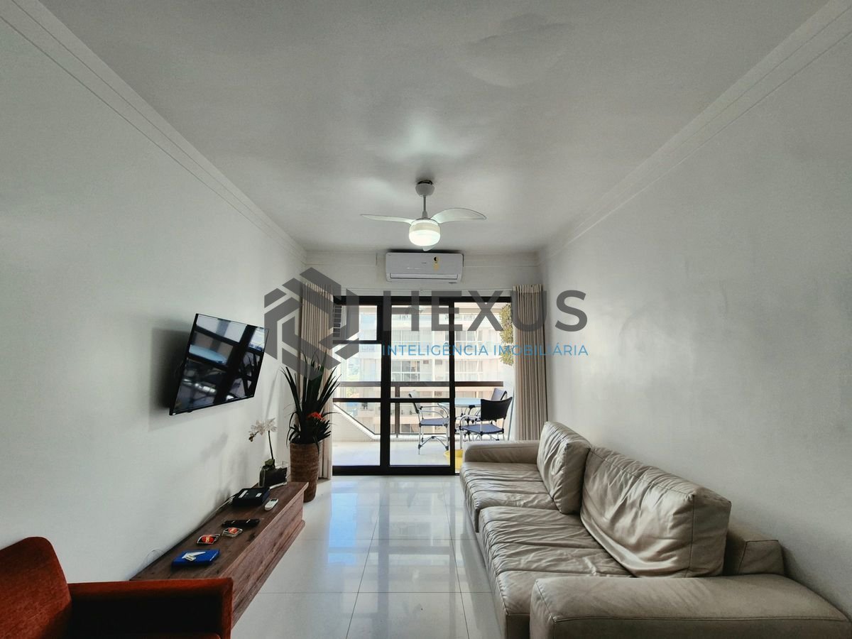 Foto 4 de Apartamento com varanda e lazer a 200m da praia nas Pitangueiras, Guarujá