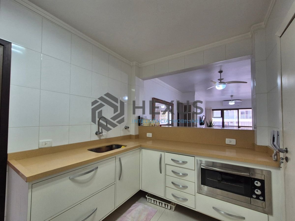 Foto 21 de Apartamento com varanda e lazer a 200m da praia nas Pitangueiras, Guarujá