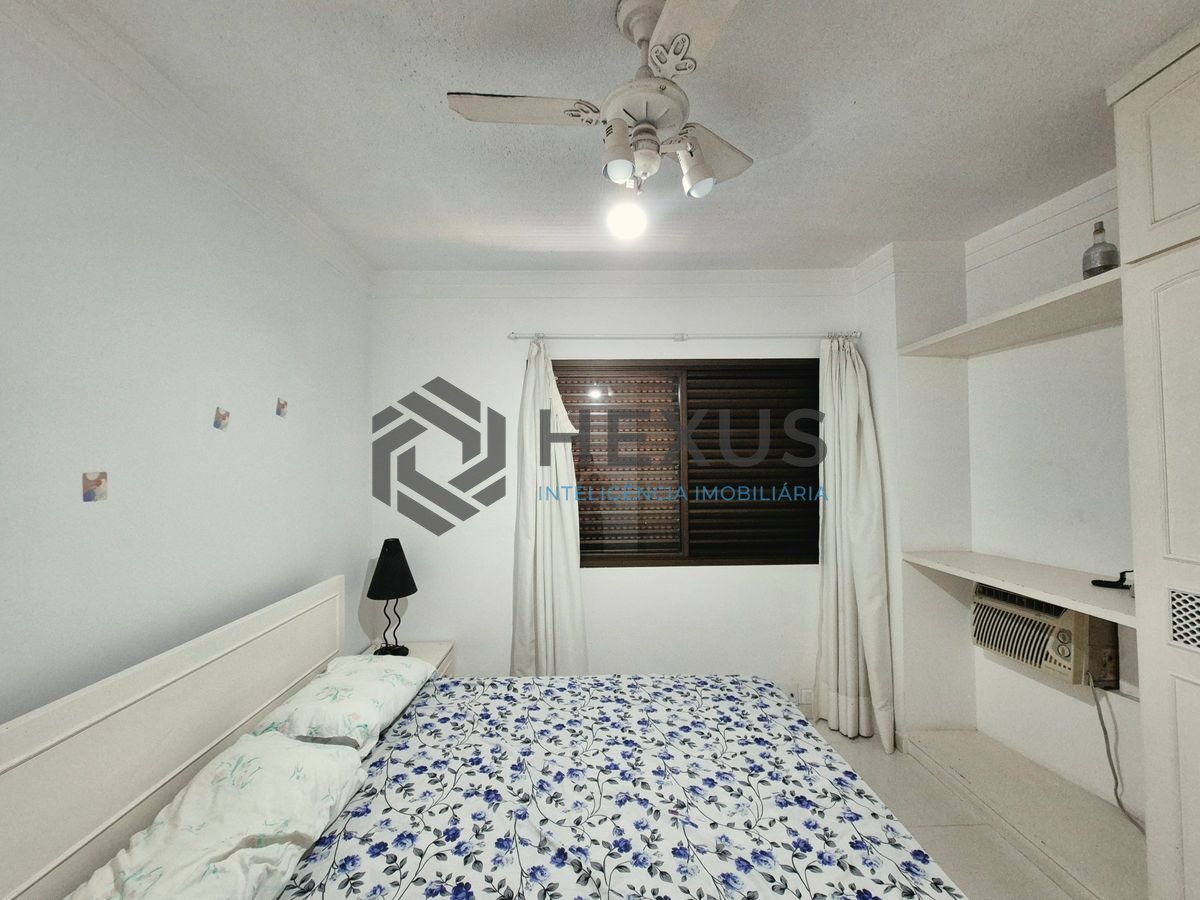 Foto 9 de Apartamento com varanda e lazer a 200m da praia nas Pitangueiras, Guarujá