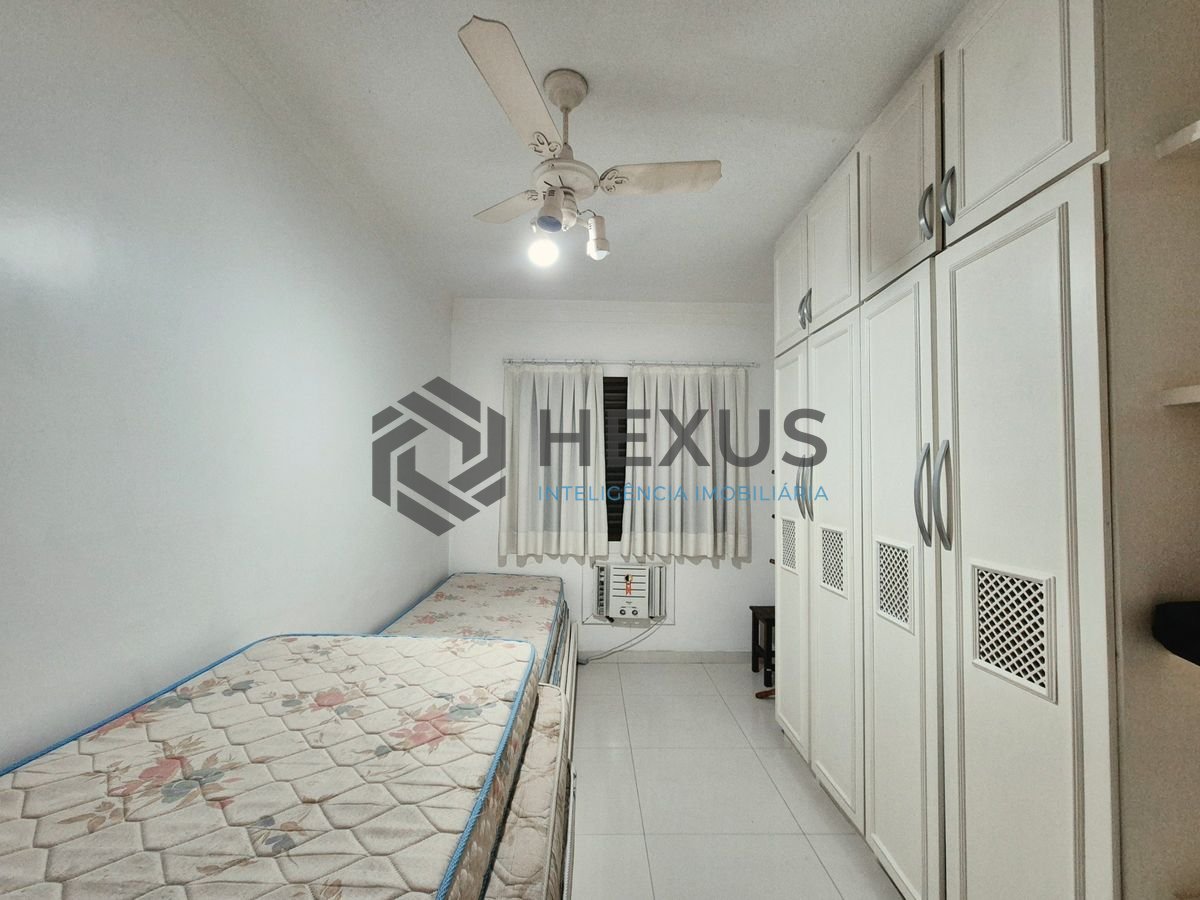 Foto 18 de Apartamento com varanda e lazer a 200m da praia nas Pitangueiras, Guarujá