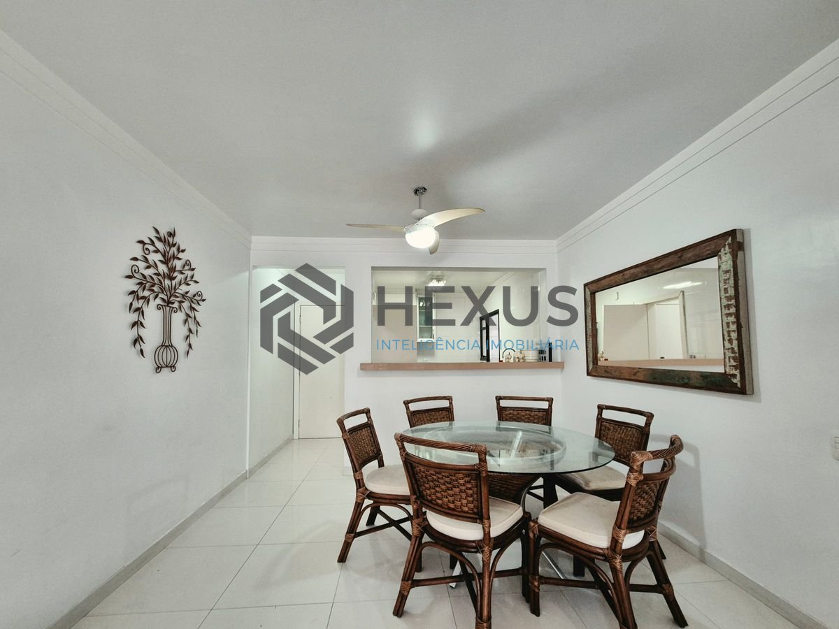 Foto 5 de Apartamento com varanda e lazer a 200m da praia nas Pitangueiras, Guarujá