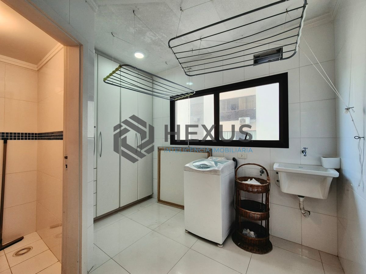 Foto 24 de Apartamento com varanda e lazer a 200m da praia nas Pitangueiras, Guarujá