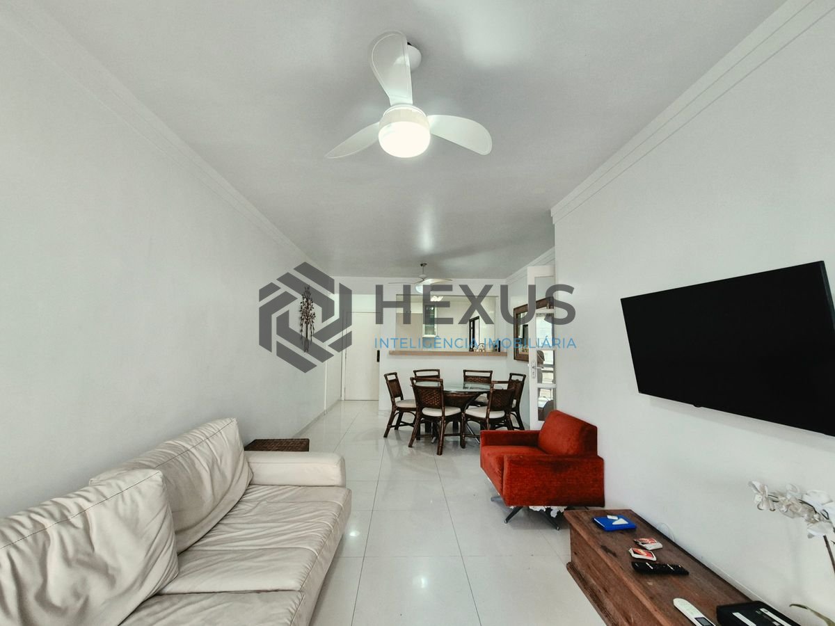 Foto 3 de Apartamento com varanda e lazer a 200m da praia nas Pitangueiras, Guarujá