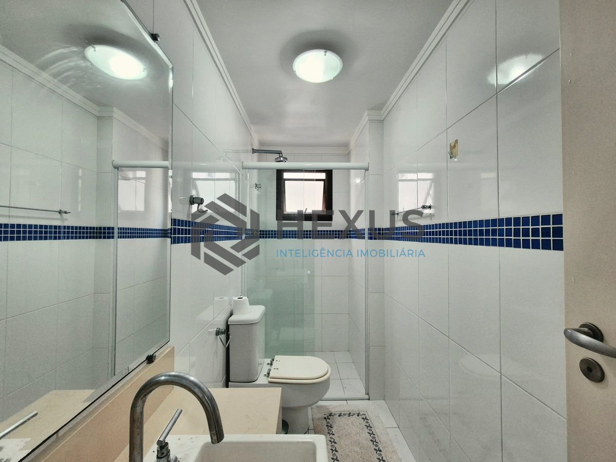 Foto 17 de Apartamento com varanda e lazer a 200m da praia nas Pitangueiras, Guarujá