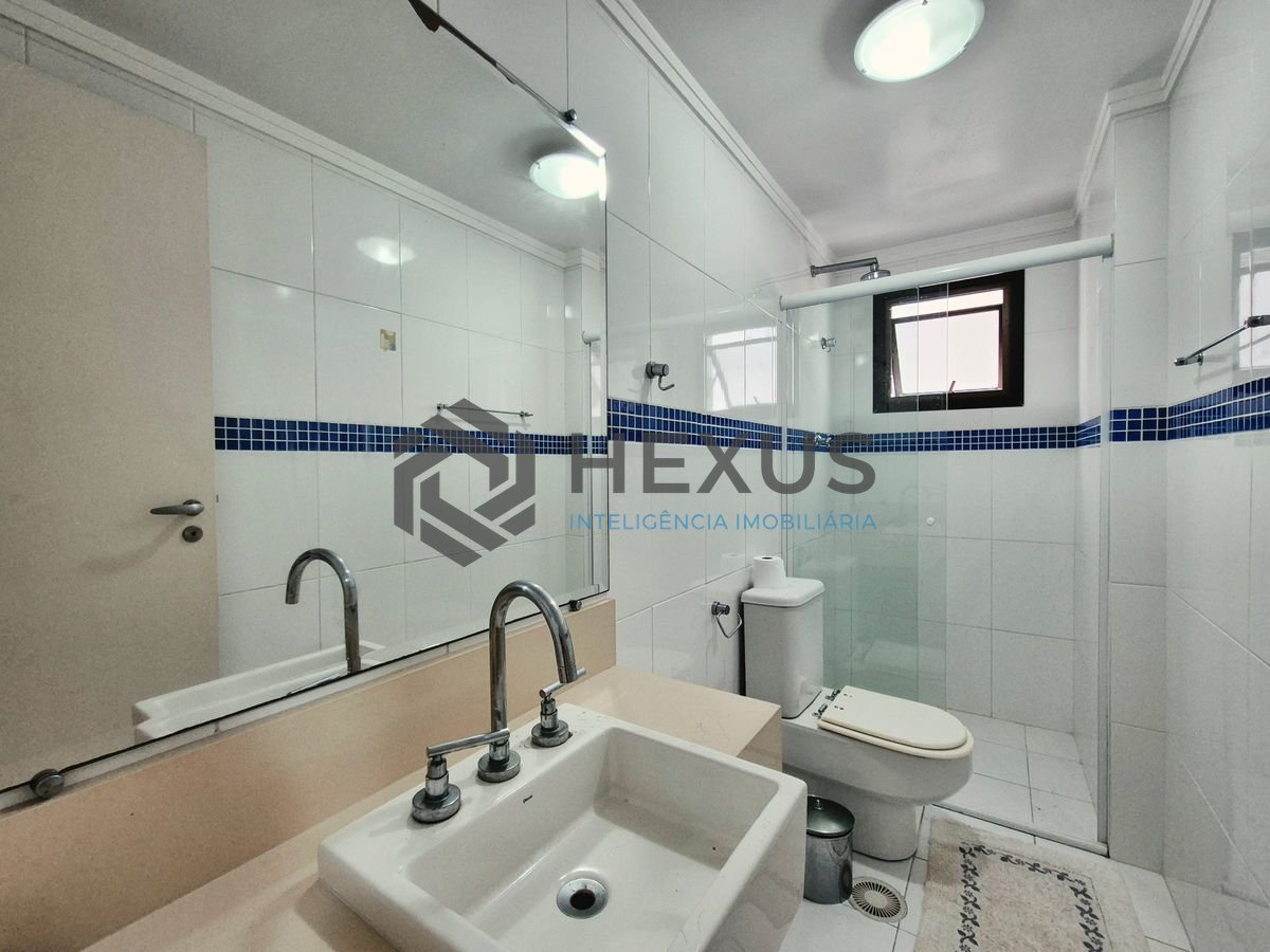 Foto 16 de Apartamento com varanda e lazer a 200m da praia nas Pitangueiras, Guarujá