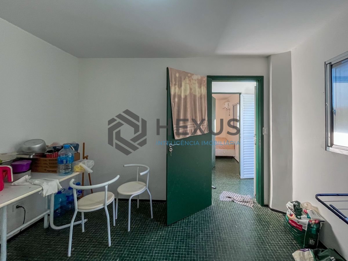 Foto 41 de Casa térrea moderna com piscina e jardim, no Balneário Pernambuco, Guarujá