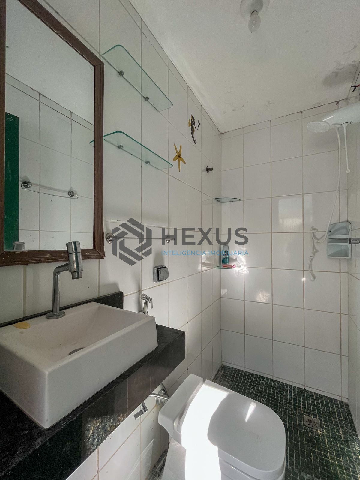 Foto 42 de Casa térrea moderna com piscina e jardim, no Balneário Pernambuco, Guarujá