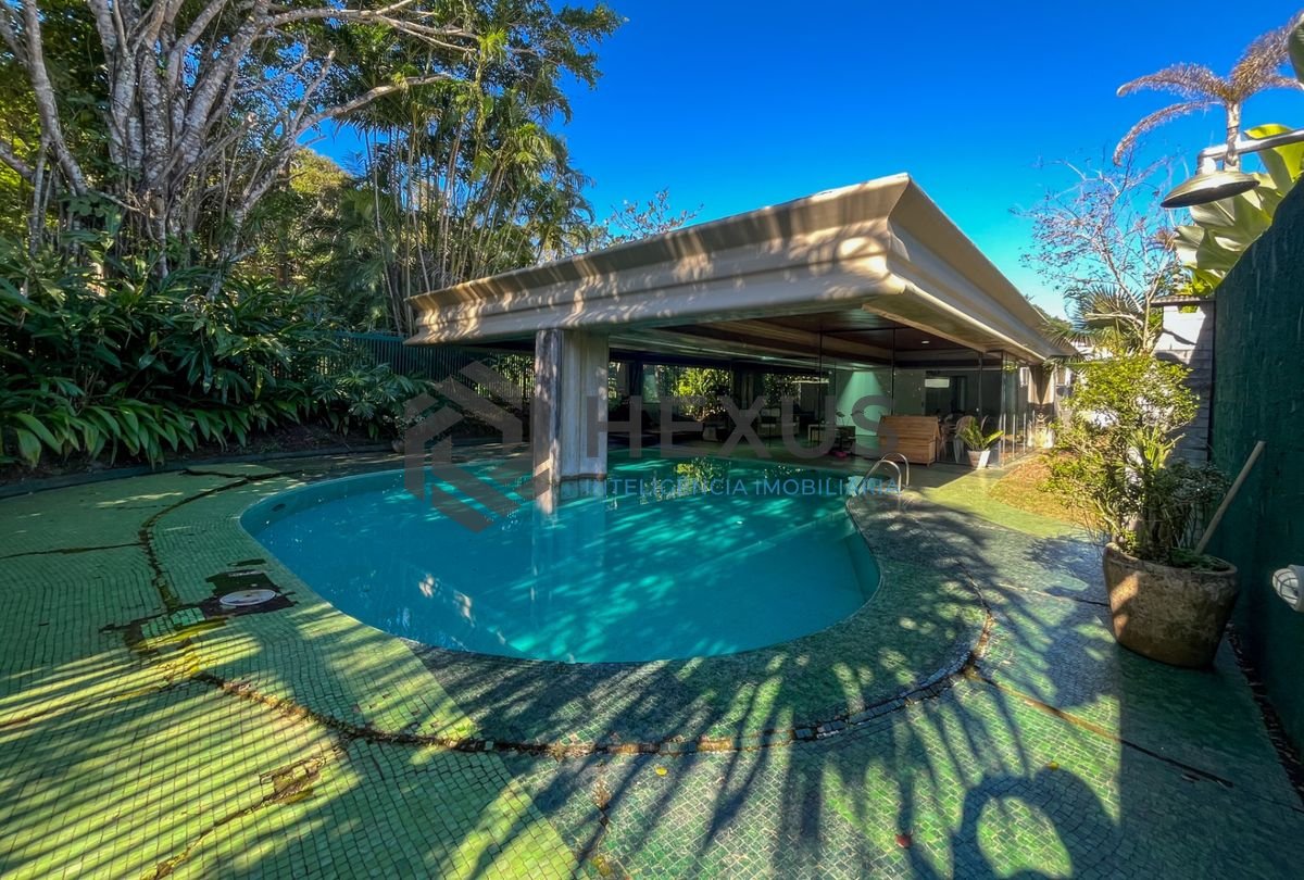 Foto 11 de Casa térrea moderna com piscina e jardim, no Balneário Pernambuco, Guarujá