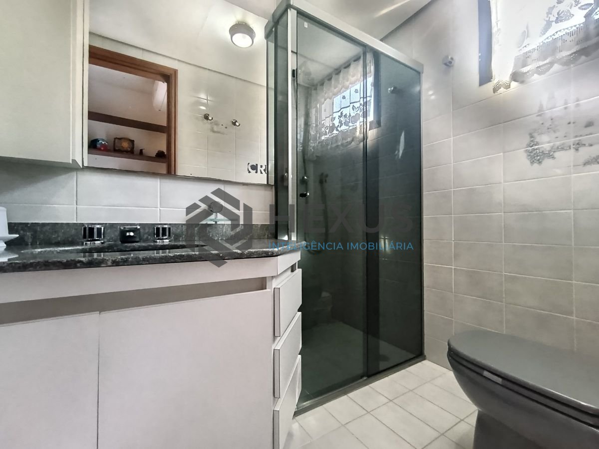 Foto 19 de Apartamento com varanda e lazer a 250m da praia na região da Brunella na Enseada, Guarujá