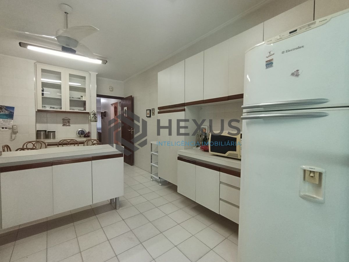 Foto 25 de Apartamento com varanda e lazer a 250m da praia na região da Brunella na Enseada, Guarujá