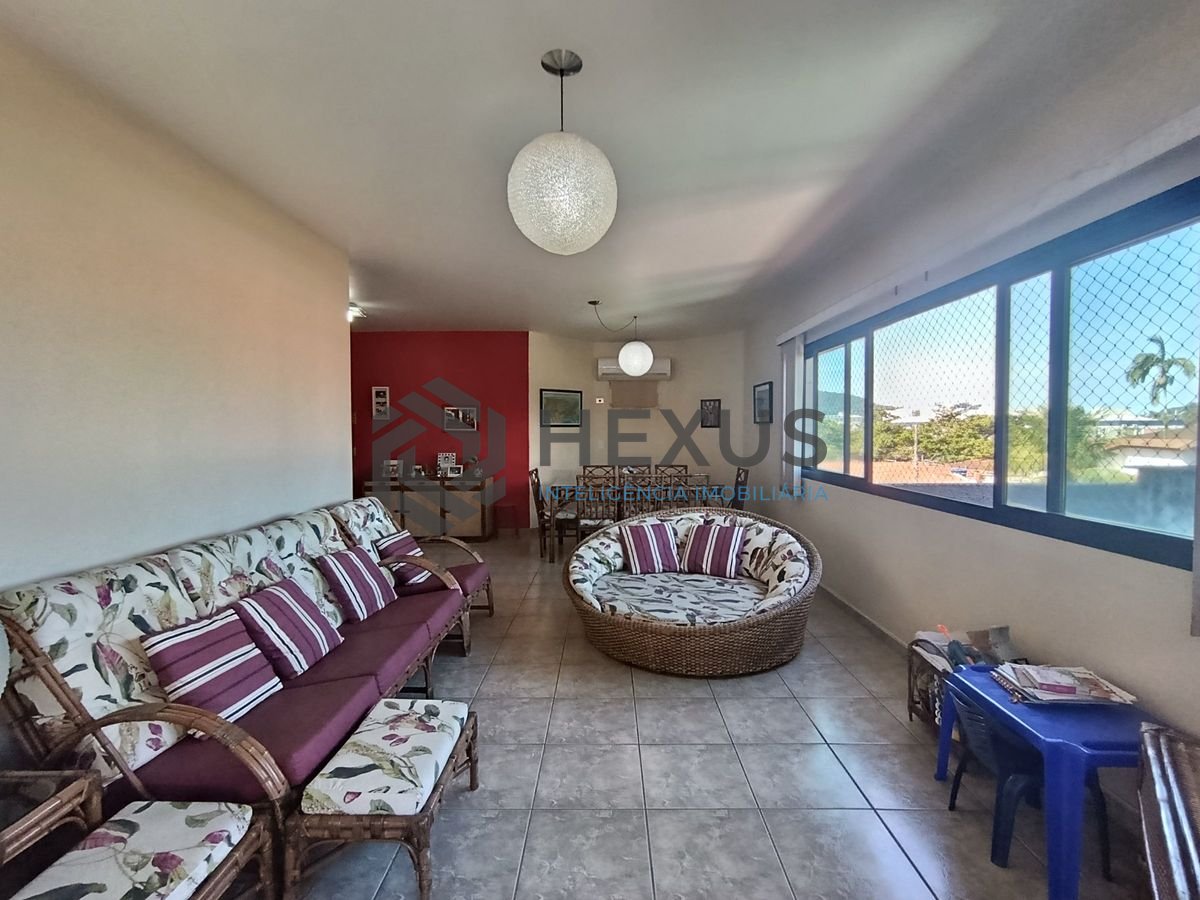 Foto 2 de Apartamento com varanda e lazer a 250m da praia na região da Brunella na Enseada, Guarujá