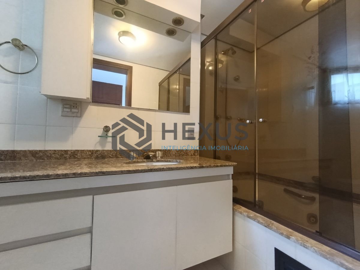 Foto 15 de Apartamento com varanda e lazer a 250m da praia na região da Brunella na Enseada, Guarujá