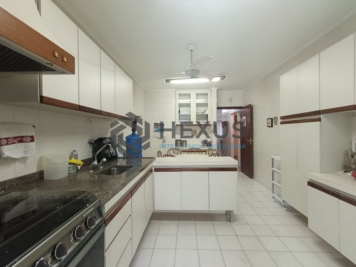 Foto 24 de Apartamento com varanda e lazer a 250m da praia na região da Brunella na Enseada, Guarujá