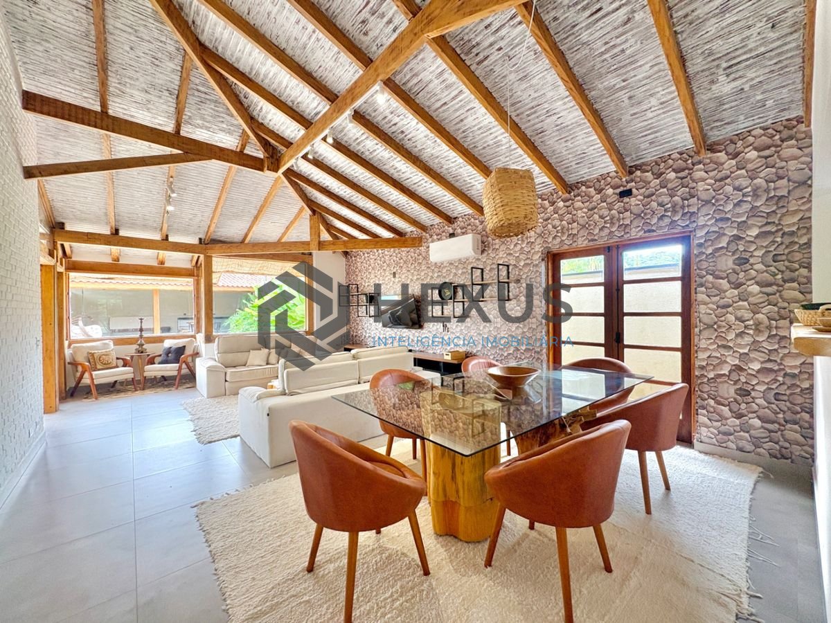 Foto 7 de Casa reformada com piscina e área gourmet no Jardim Acapulco, Guarujá