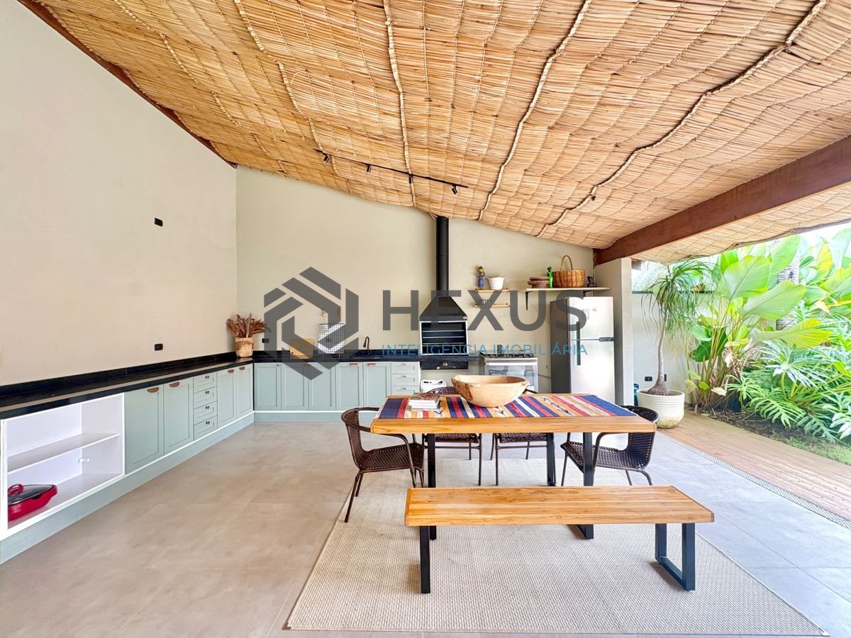 Foto 4 de Casa reformada com piscina e área gourmet no Jardim Acapulco, Guarujá
