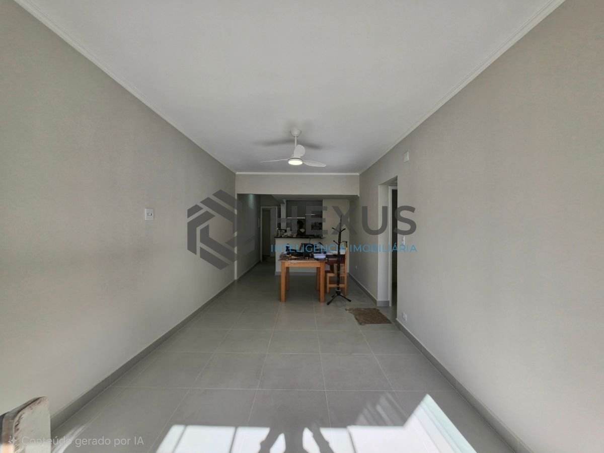 Foto 3 de Apartamento reformado com varanda e lazer nas Pitangueiras, Guarujá
