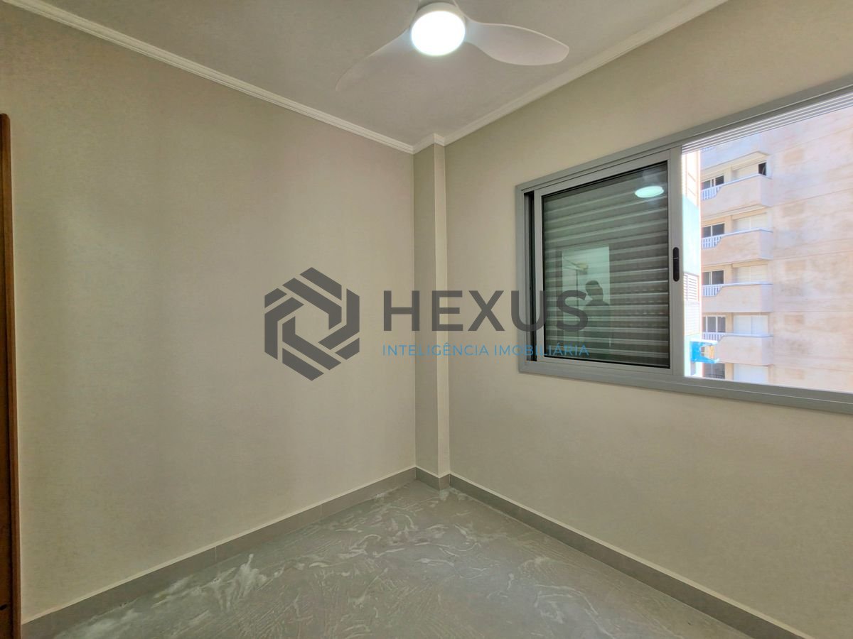 Foto 9 de Apartamento reformado com varanda e lazer nas Pitangueiras, Guarujá