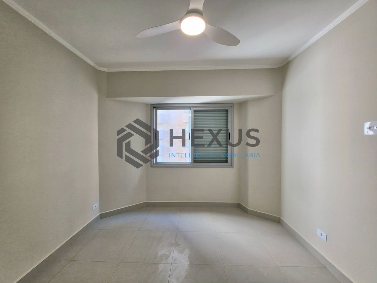 Foto 13 de Apartamento reformado com varanda e lazer nas Pitangueiras, Guarujá