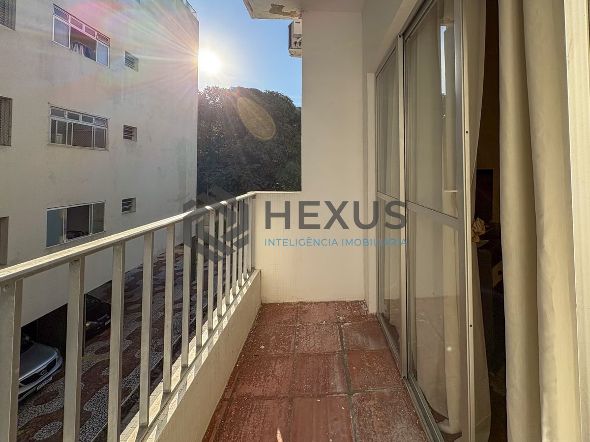Foto 2 de Apartamento com varanda e lazer a 700m da praia na Enseada, Guarujá