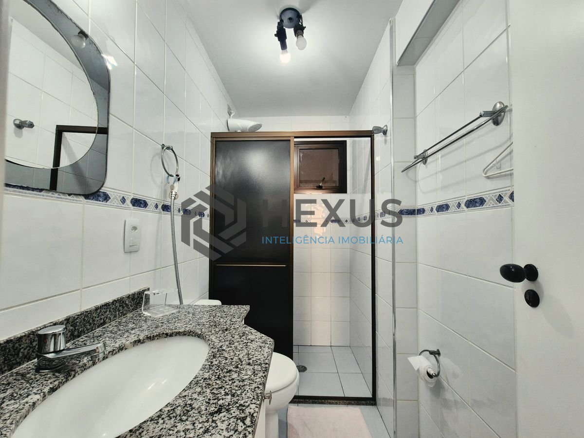 Foto 16 de Apartamento com varanda vista mar e lazer a 1 quadra da praia nas Pitangueiras, Guarujá