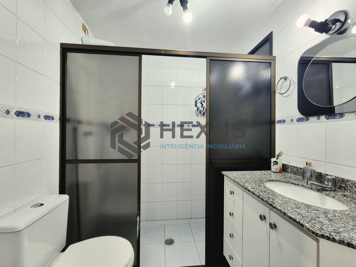 Foto 18 de Apartamento com varanda vista mar e lazer a 1 quadra da praia nas Pitangueiras, Guarujá