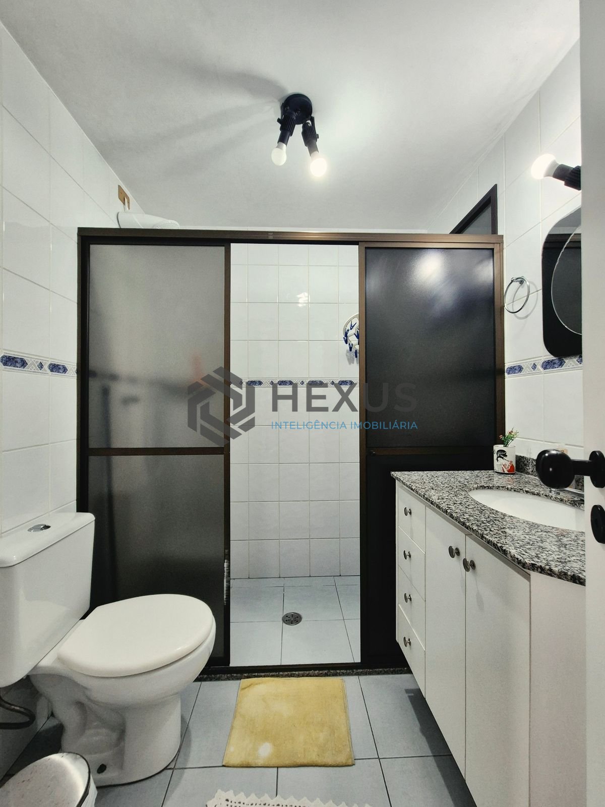 Foto 19 de Apartamento com varanda vista mar e lazer a 1 quadra da praia nas Pitangueiras, Guarujá