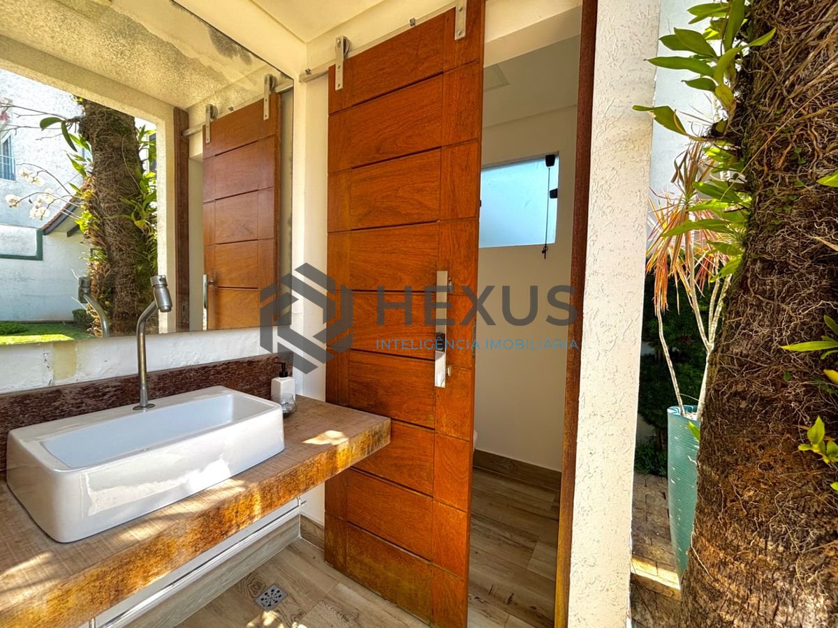 Foto 13 de Casa reformada com piscina e área gourmet no Jardim Acapulco, Guarujá