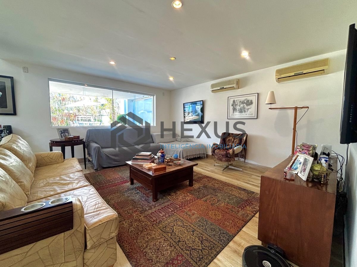 Foto 6 de Casa reformada com piscina e área gourmet no Jardim Acapulco, Guarujá