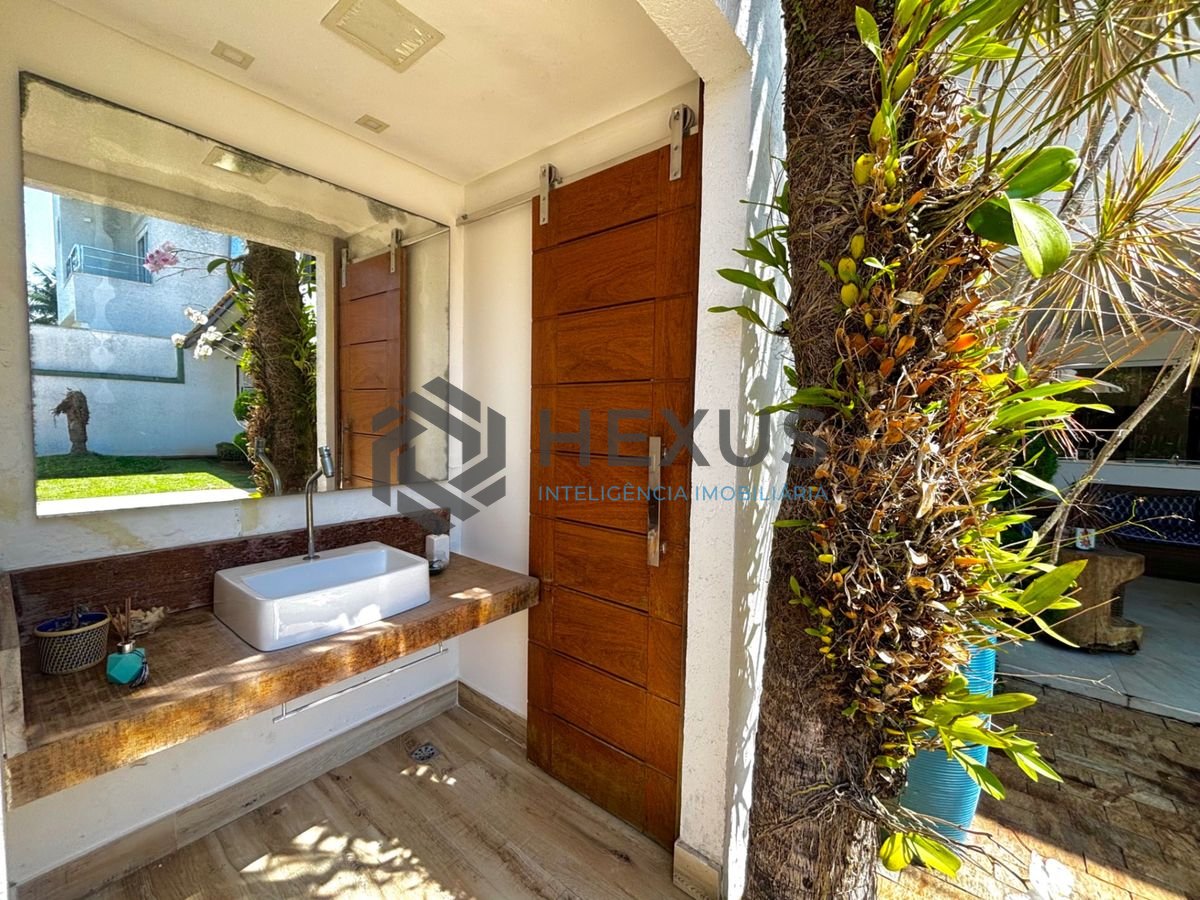 Foto 14 de Casa reformada com piscina e área gourmet no Jardim Acapulco, Guarujá