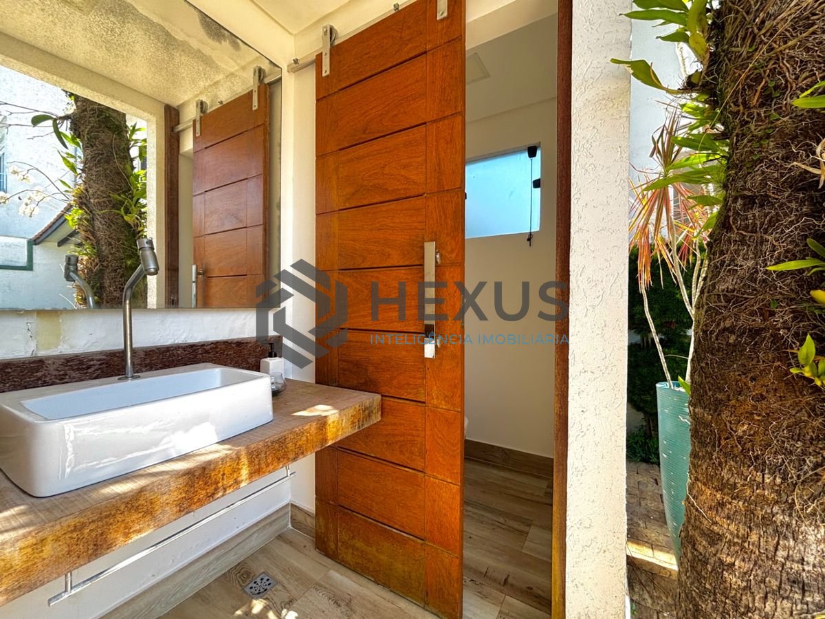 Foto 12 de Casa reformada com piscina e área gourmet no Jardim Acapulco, Guarujá
