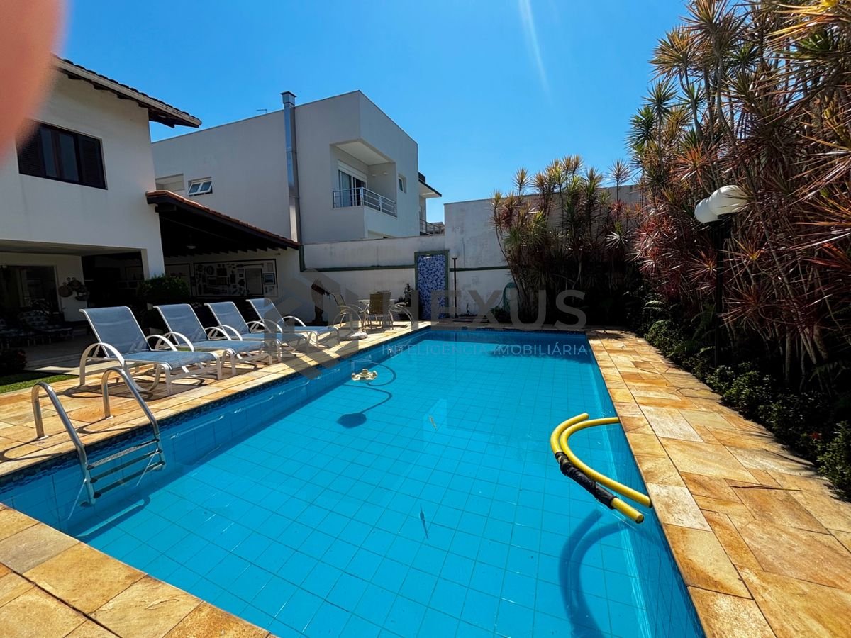 Foto 8 de Casa reformada com piscina e área gourmet no Jardim Acapulco, Guarujá
