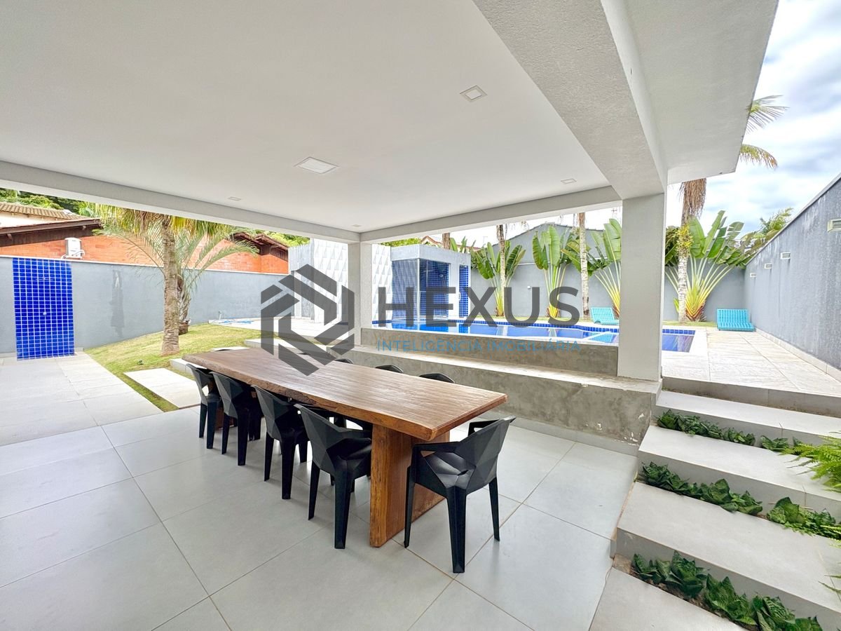 Foto 3 de Casa reformada com piscina e área gourmet no Jardim Acapulco, Guarujá