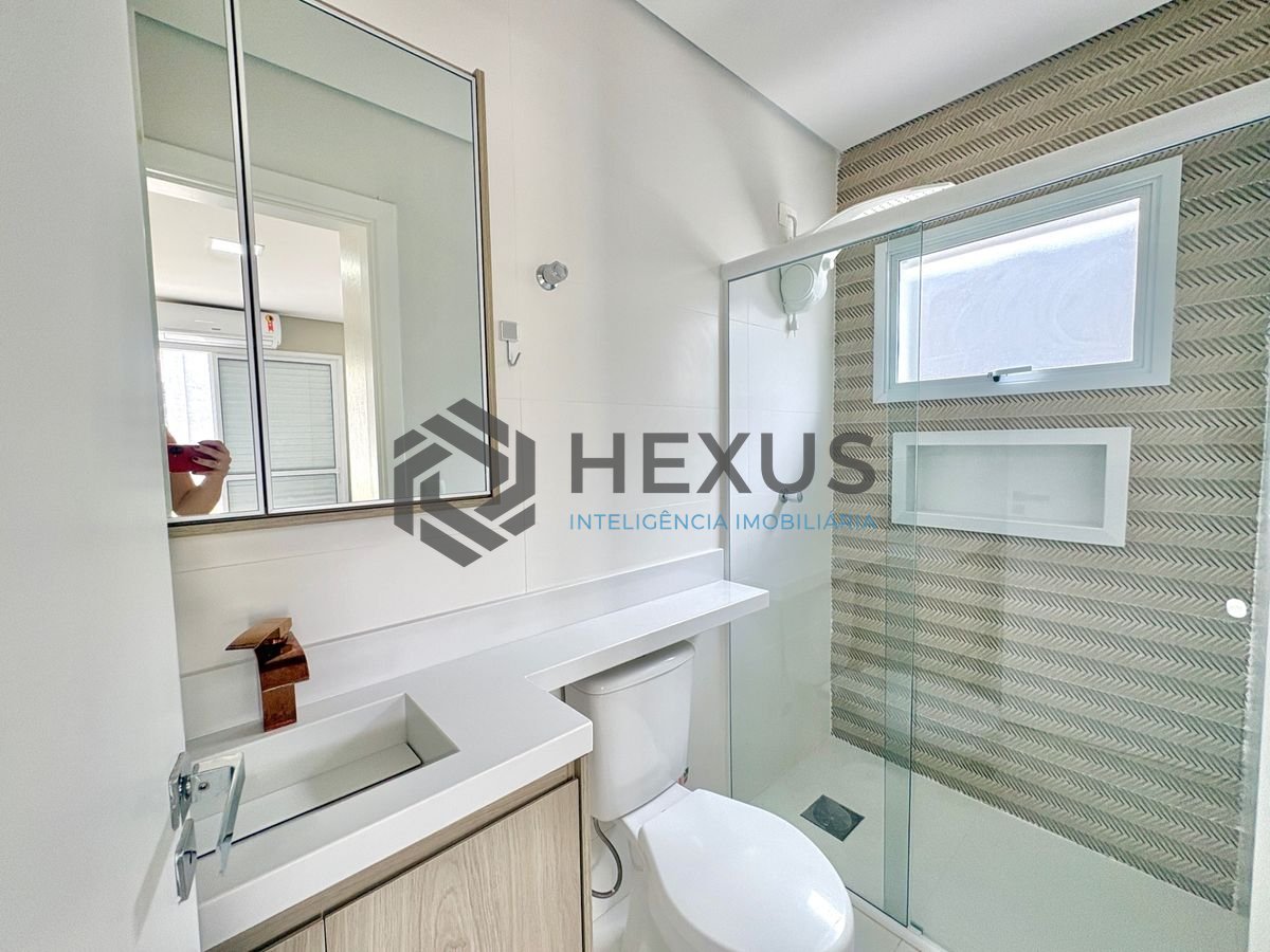 Foto 21 de Casa reformada com piscina e área gourmet no Jardim Acapulco, Guarujá