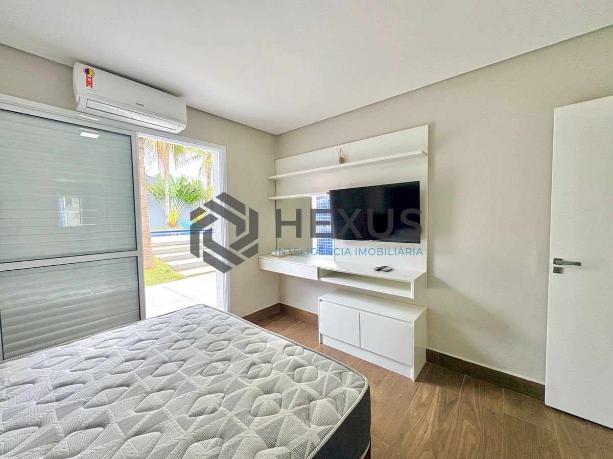 Foto 22 de Casa reformada com piscina e área gourmet no Jardim Acapulco, Guarujá