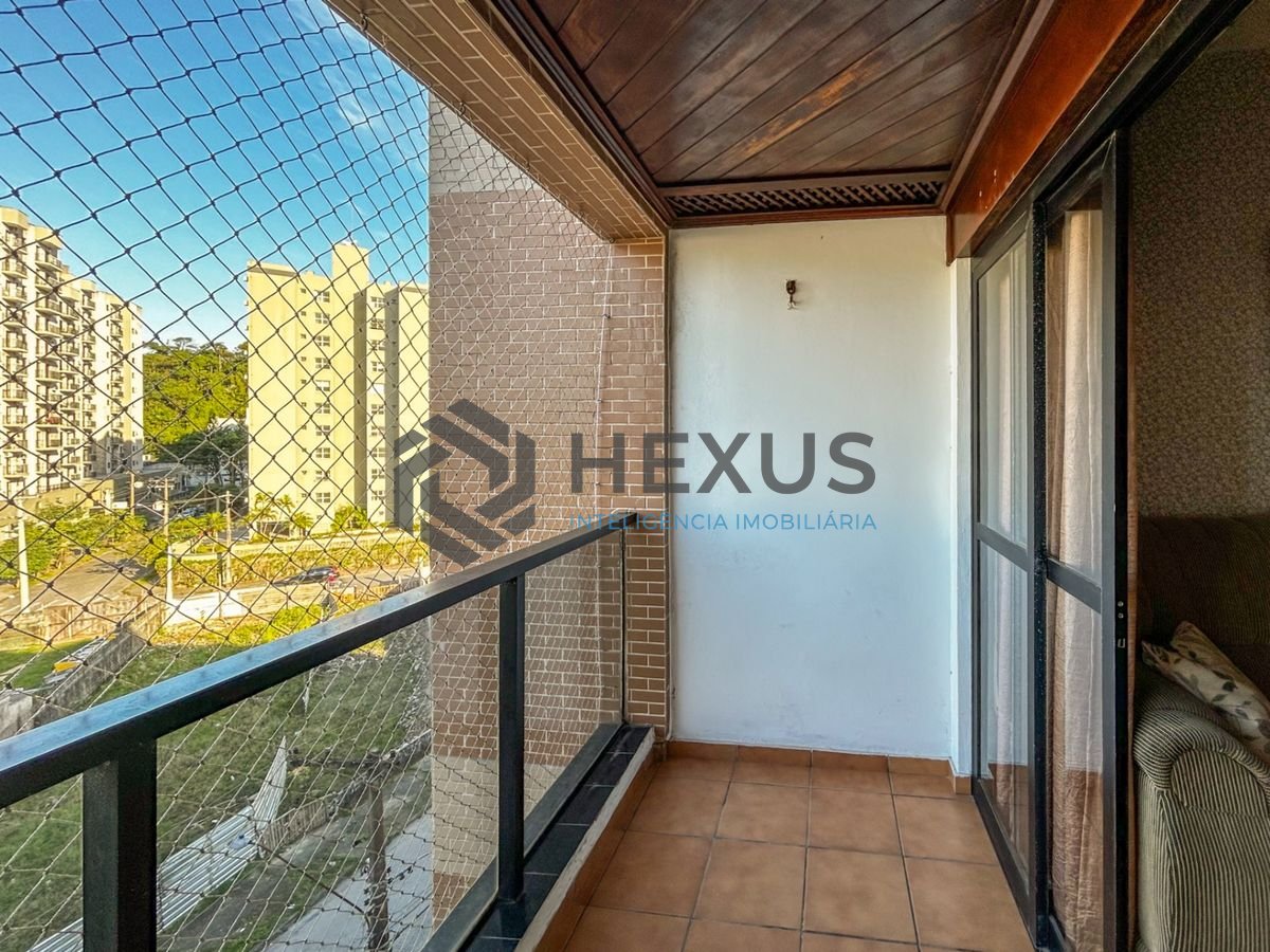 Foto 2 de Apartamento reformado com varanda a 500m da praia na Enseada, Guarujá