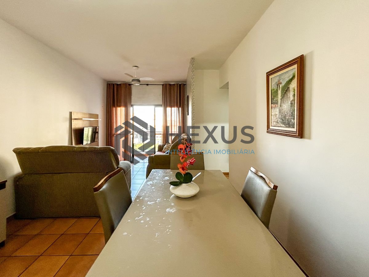 Foto 4 de Apartamento reformado com varanda a 500m da praia na Enseada, Guarujá