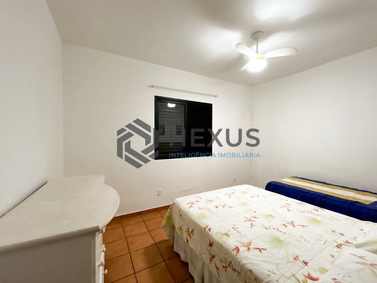 Foto 14 de Apartamento reformado com varanda a 500m da praia na Enseada, Guarujá