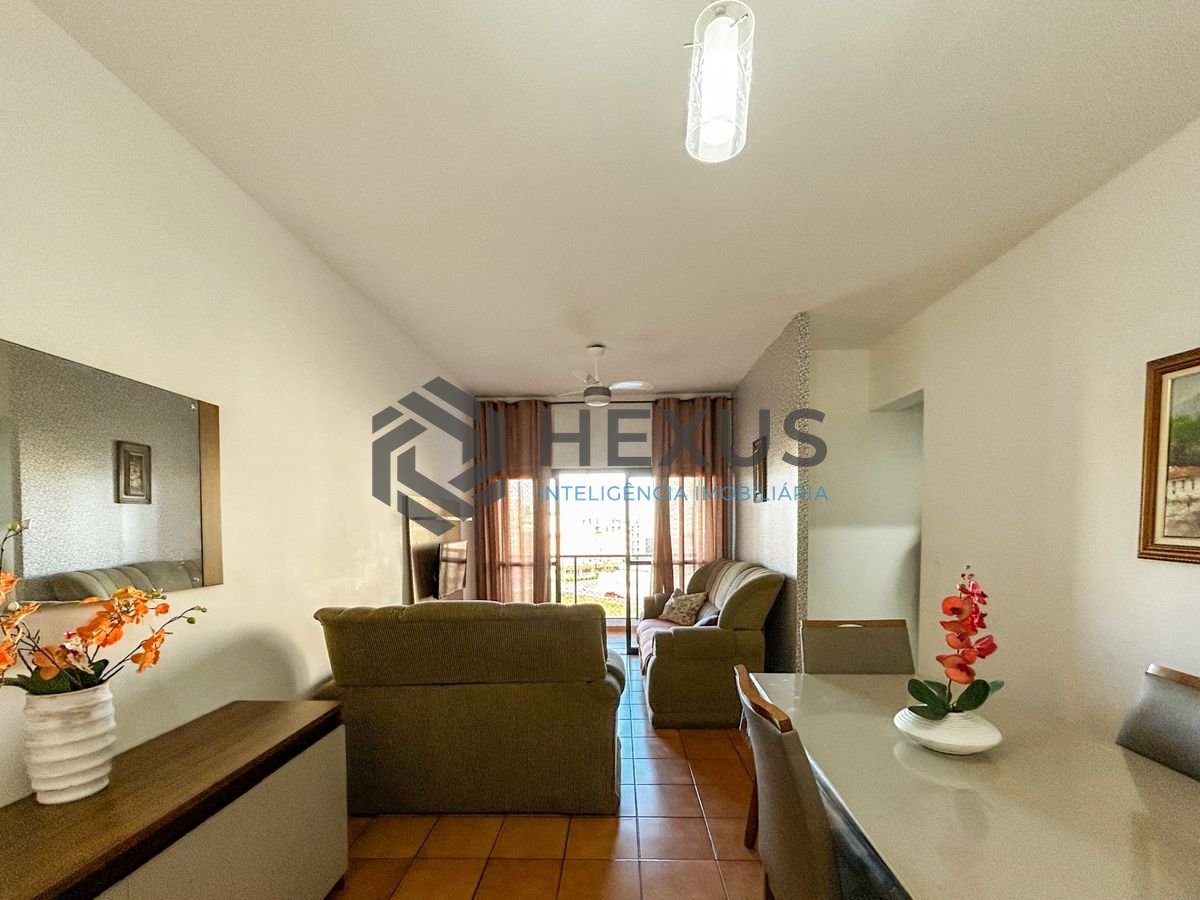 Foto 3 de Apartamento reformado com varanda a 500m da praia na Enseada, Guarujá