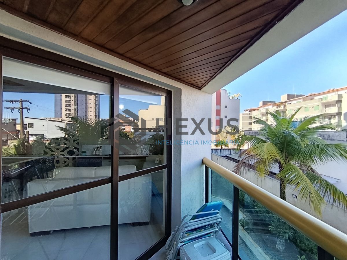 Foto 2 de Apartamento reformado com varanda e lazer a 300m da praia na região do Tortugas na Enseada, Guarujá