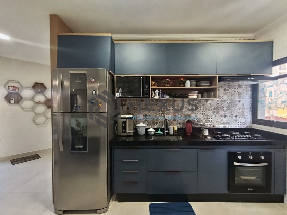 Foto 9 de Apartamento reformado com varanda e lazer a 300m da praia na região do Tortugas na Enseada, Guarujá